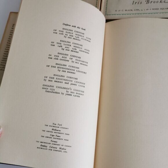 Set of 4 English Costumes in History Books Vintage 1950s Play Designers Fashion - Picture 4 of 8